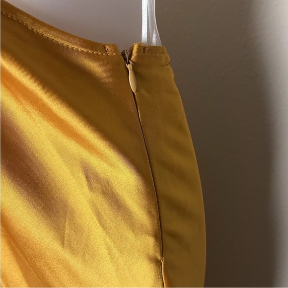 NEW Alice Elle Formal Long Dress Size 8 Yellow Gold Satin Halter Side Cutouts - Picture 4 of 8